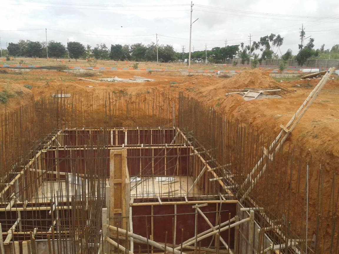 Deep excavation with formwork and reinforcement for treatment tanks.